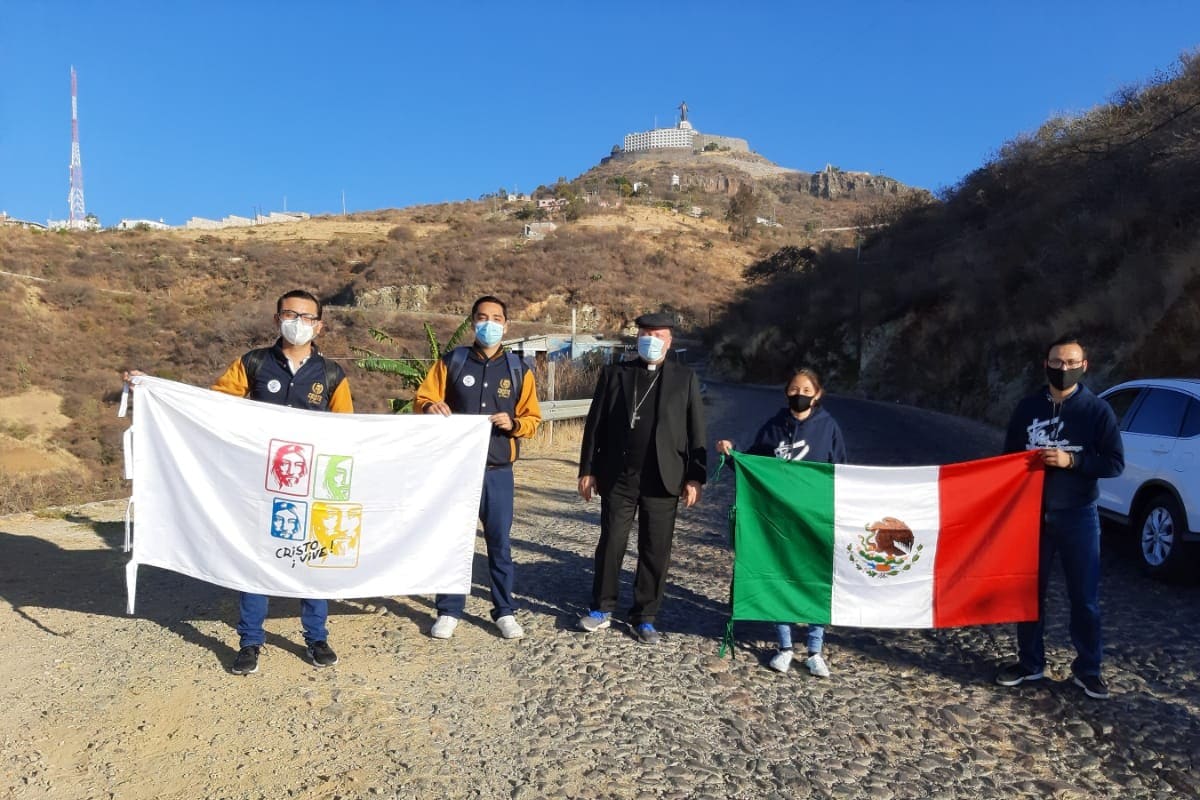 Monseñor Coppola peregrinó a la montaña junto a un grupo reducido de jóvenes. Foto: TyE Nacional.