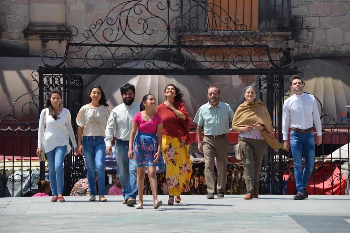 En el camino se enteran de la milagrosa historia de la Virgen de San Juan de los Lagos.