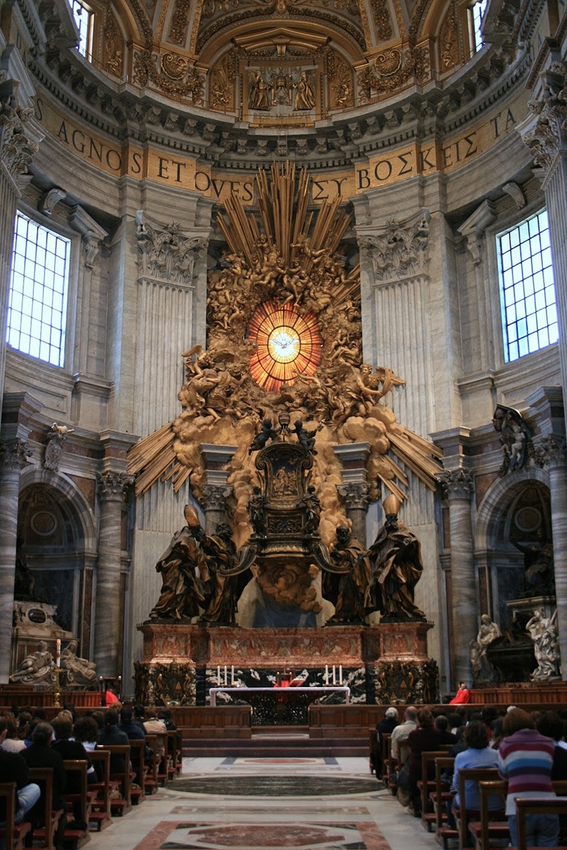 La Cátedra de San Pedro es una obra de Bernini.