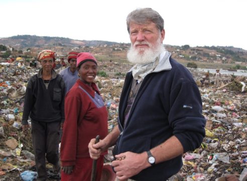 Él es Pedro Opeka, el sacerdote misionero nominado al Nobel de la Paz