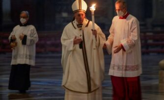 El Papa en la Presentación del Señor: Dios nos espera sin cansarse nunca