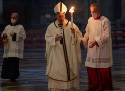 El Papa en la Presentación del Señor: Dios nos espera sin cansarse nunca