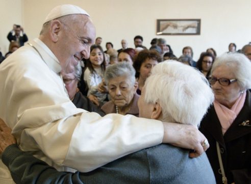 No dejemos solos a nuestros ancianos