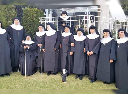 Estas monjas enfermaron de Covid, y la comunidad se unió para ayudar