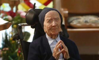 Murió la mujer más anciana del mundo: tenía 118 años y era monja