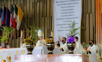 Sacerdotes de la Arquidiócesis renuevan promesas en la Misa Crismal 2021