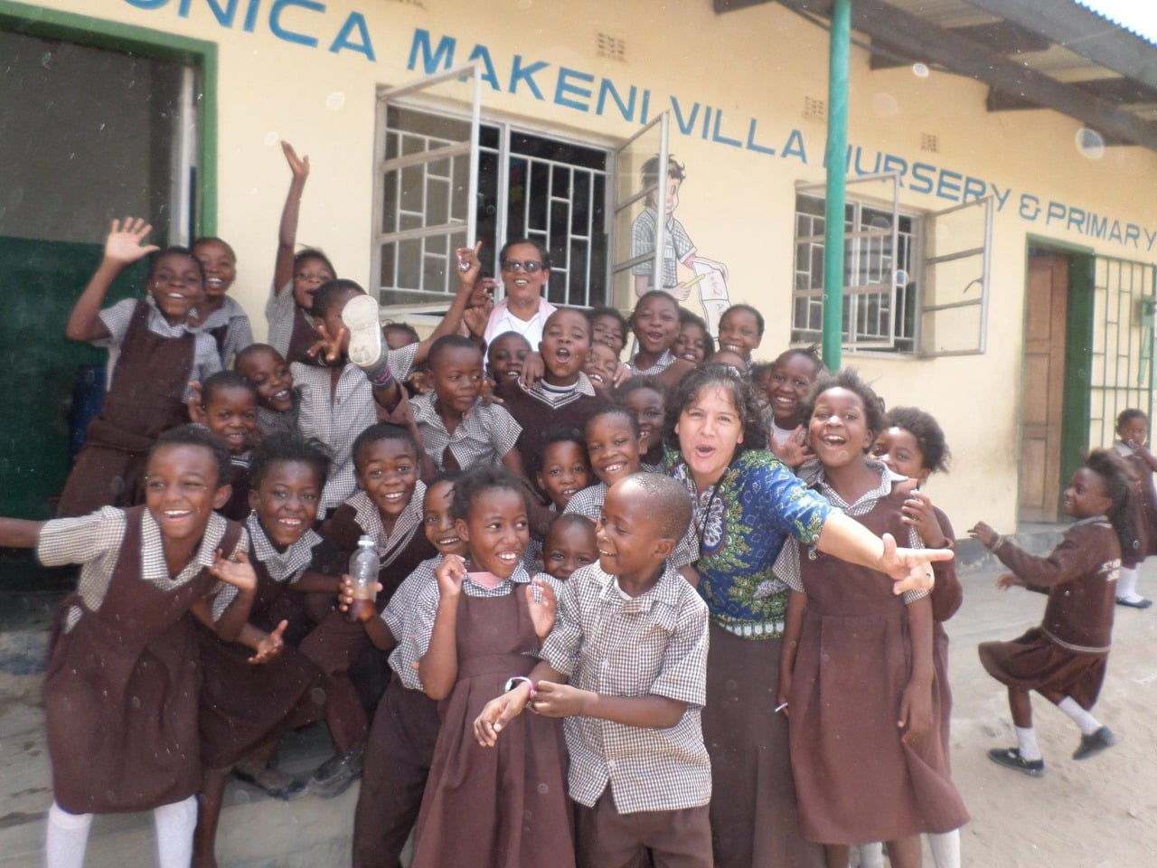 La hermana Clara Torres en una escuela en Sudáfrica. Foto. Cortesía.