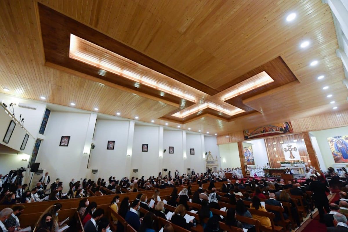 Interior de la Catedral caldea de San José de Bagdad, Irak. Foto: Vatican Media