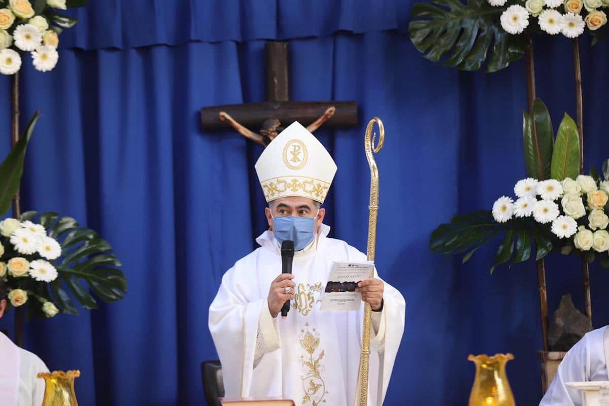 Mons. Carlos Samaniego durante la Misa en el Hospital MIG.