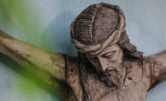 La Muerte y Resurrección de Cristo: Por su cruz hemos sido salvados