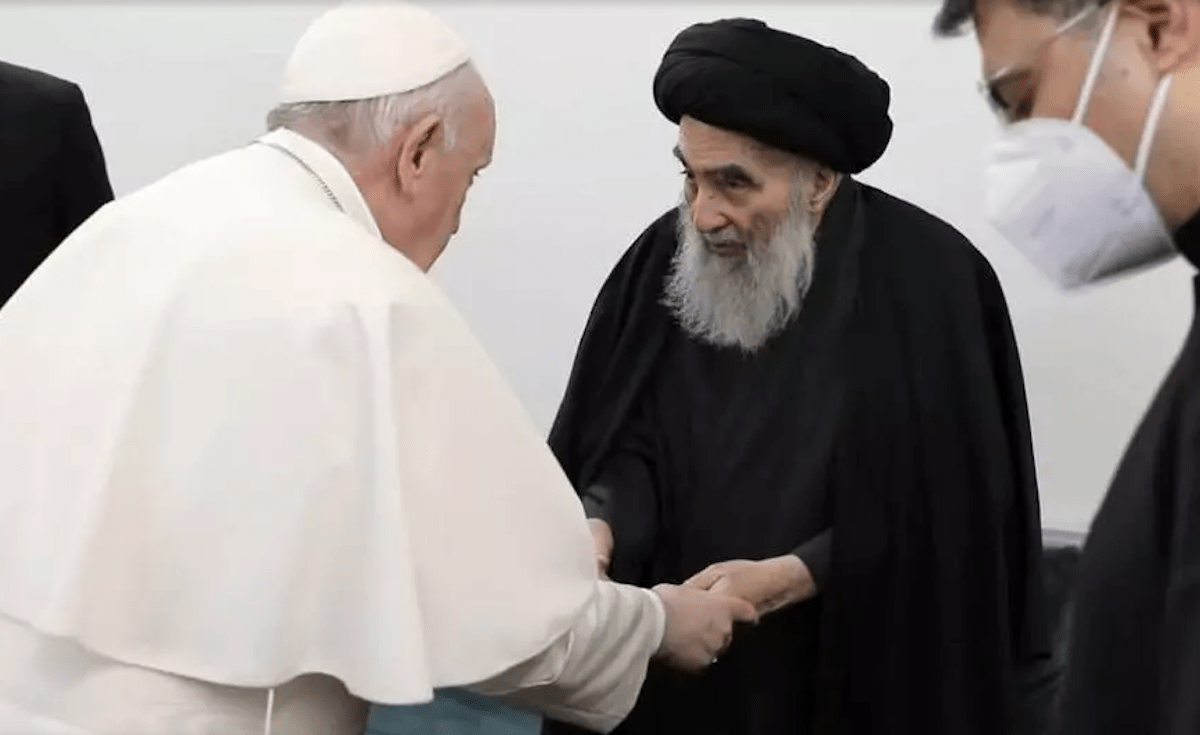 El Papa Francisco con el líder musulmán chiíta. Foto: AFP/Vatican Media