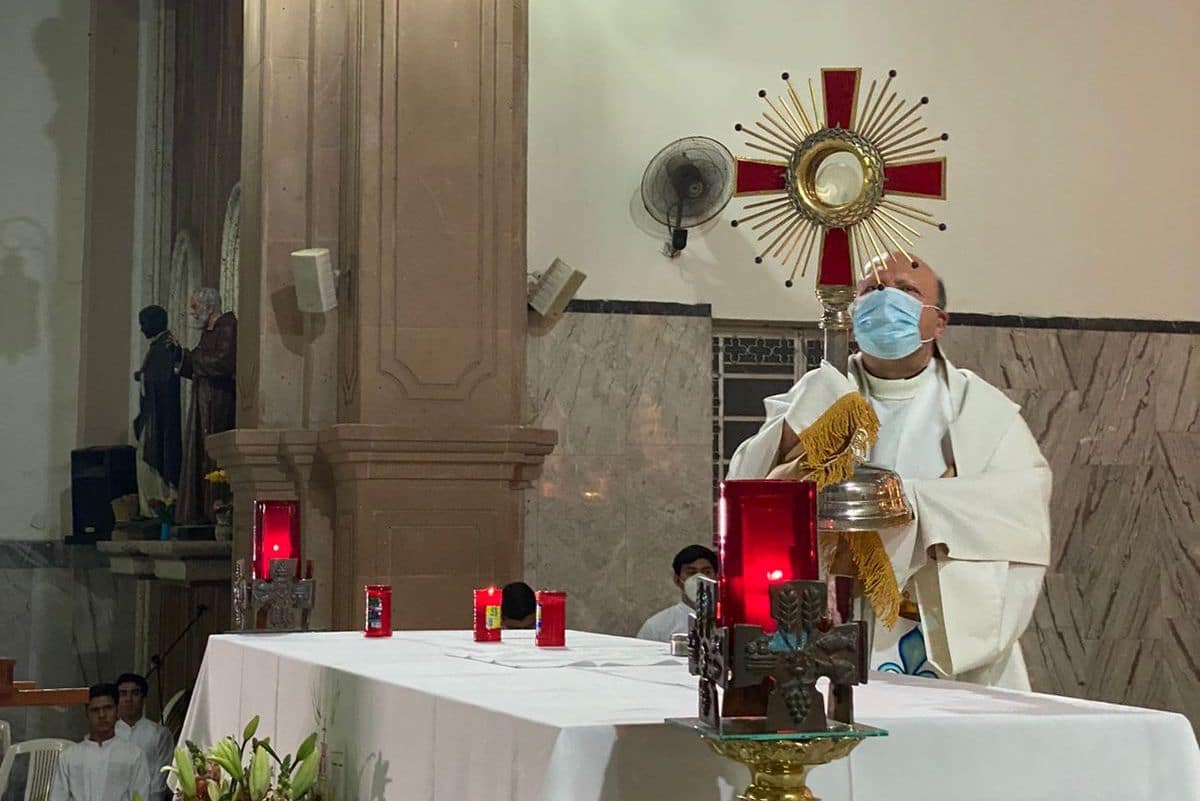 Monseñor Franco Coppola, Nuncio Apostólico en México, en la Catedral de Apatzingán, Michoacán. Foto: Diócesis de Apatzingán