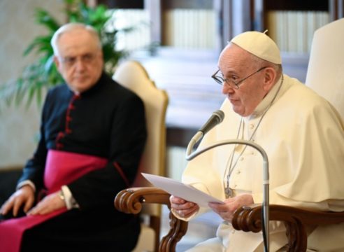 Papa Francisco: “Rezar por alguien más es el primer modo de amar”