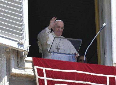 El Papa en el Domingo del Buen Pastor: Jesús nos conoce a cada uno