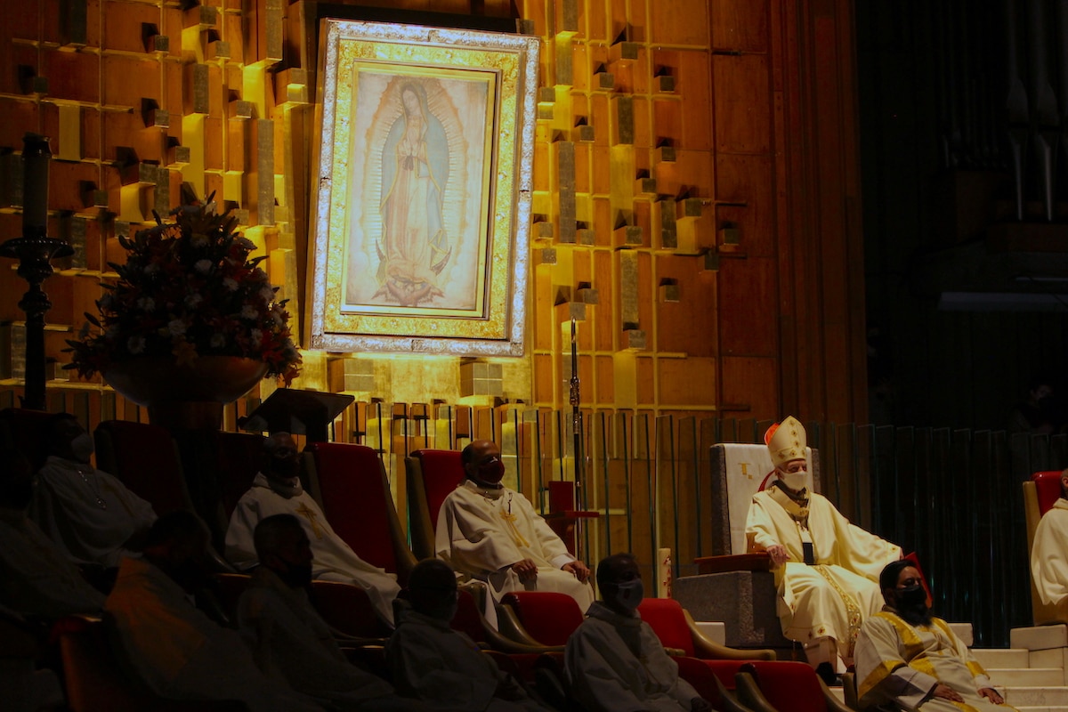 El Cardenal Aguiar en la Vigilia Pascual de la Basílica de Guadalupe. Foto: INBG