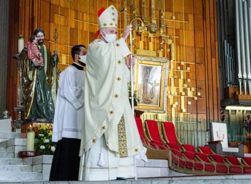 Basílica de Guadalupe y Catedral en oración por víctimas de la Línea 12