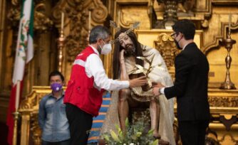 Piden ayuda al Señor del Cacao para seguir reparando la Catedral 