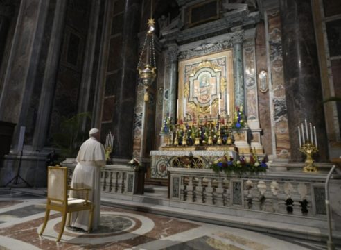 El Papa inicia el Maratón mundial del Rosario por el fin de la pandemia