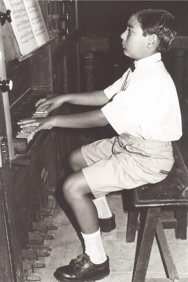 A los ocho años, Alberto ya tocaba el órgano con mucha destreza. Foto Cortesía Alberto Iglesias González.