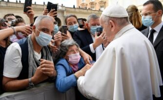 El Papa Francisco nos pide dejarnos sorprender por Dios