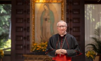 Pietro Parolin, número dos del Papa Francisco, dio positivo a Covid