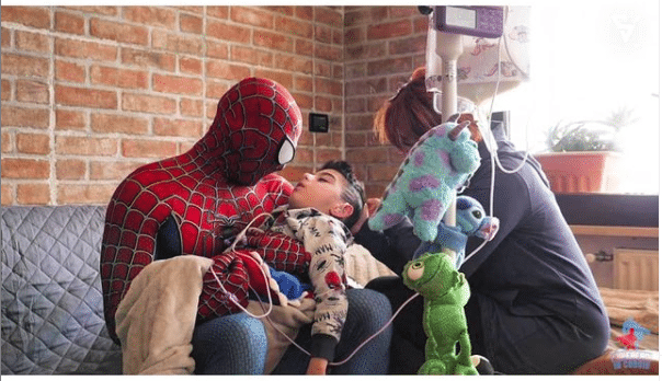 Mattia Villardita lleva más de 4 años disfrazándose de Spider-Man. Foto: Instagram @mattiavillardita