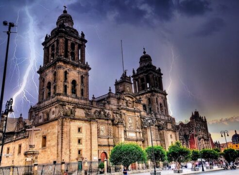 Protegen la Catedral de México contra… ¡rayos y centellas!