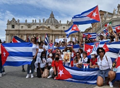 Papa Francisco: Estoy cerca del querido pueblo de Cuba; rezo por ustedes