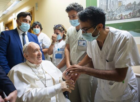 El Papa agradece al Hospital Gemelli: “¡Me han hecho sentir en casa!”