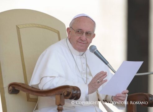 Papa Francisco: Educar a las nuevas generaciones, para un mundo mejor