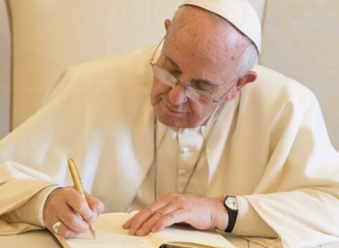 ¿Cómo escribirle una carta al Papa Francisco? Aquí las instrucciones