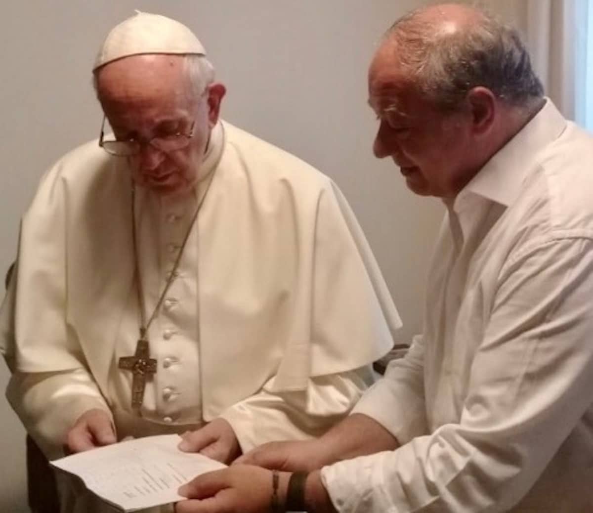 Cómo enviar una carta al Papa Francisco.