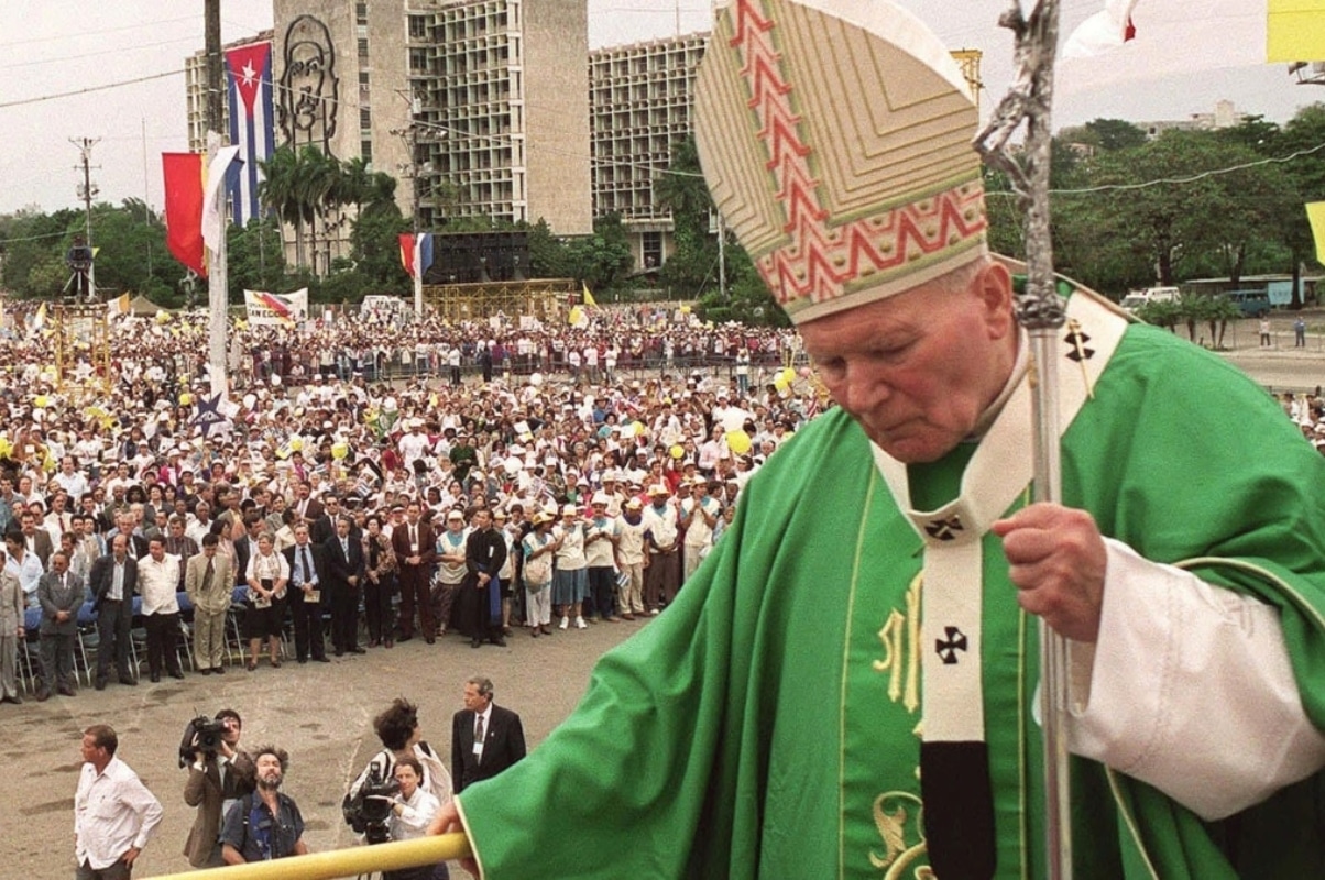 El Papa Juan Pablo II en la misa en la Plaza de la Revolución el 25 de enero de 1998. Foto: Radio Televisión Martí.