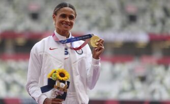 Sydney McLaughlin, la atleta que rompió 2 récords 'para gloria de Dios'