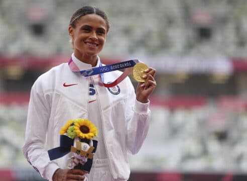 Sydney McLaughlin, la atleta que rompió 2 récords 'para gloria de Dios'