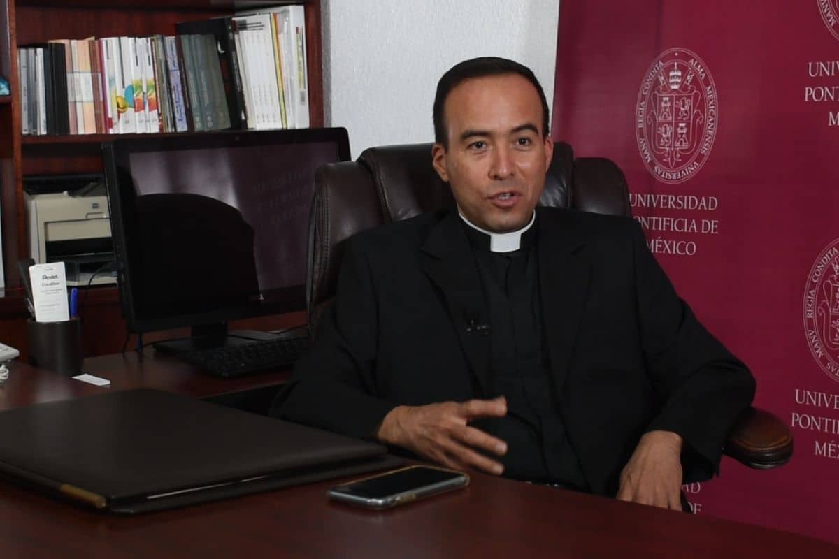 El padre Alberto Anguiano, rector de la UPM, en entrevista con Desde la fe. Foto: Ricardo Sánchez.