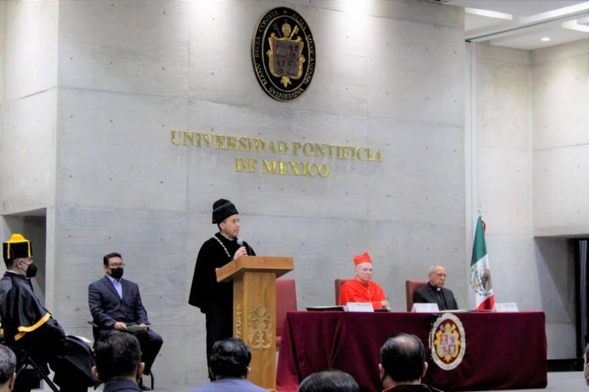 El padre Alberto Anguiano en su toma de posesión. Foto: UPM