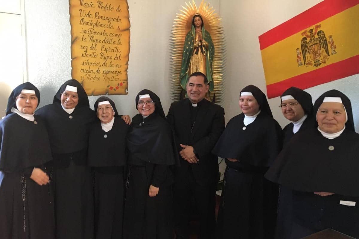 En el 125 aniversario de su fundación, las Ministras de los Enfermos celebraron con Mons. Samaniego.