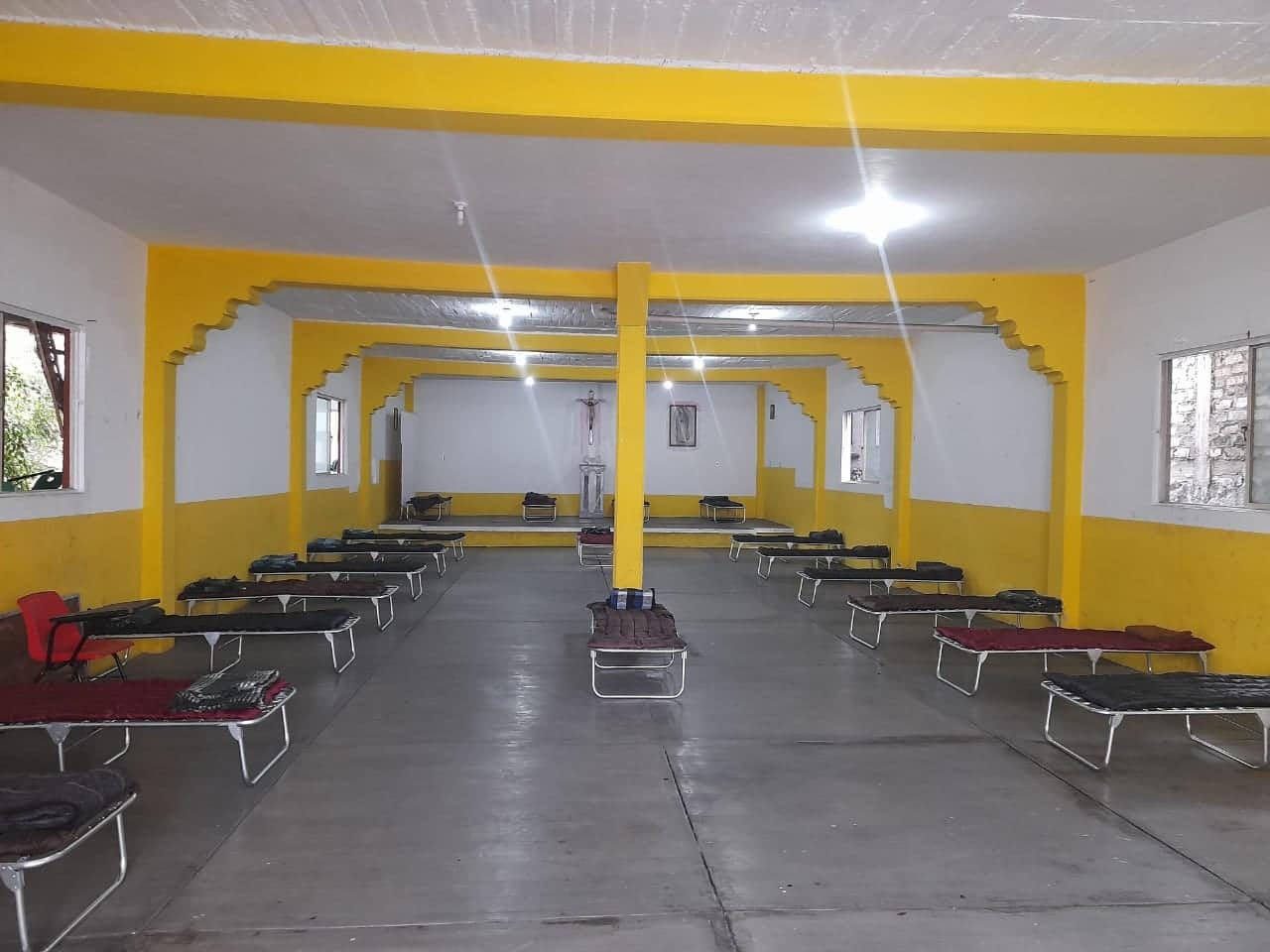 Parroquia del Carmen La Presa, en la Diócesis de Ecatepec, adaptada como albergue para los damnificados del derrumbe en el cerro del Chiquihuite.