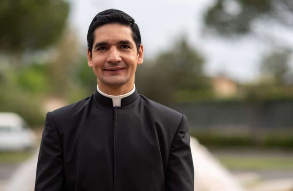 Ni Disney World ni Starwood le llenaron el ojo; va en camino al sacerdocio