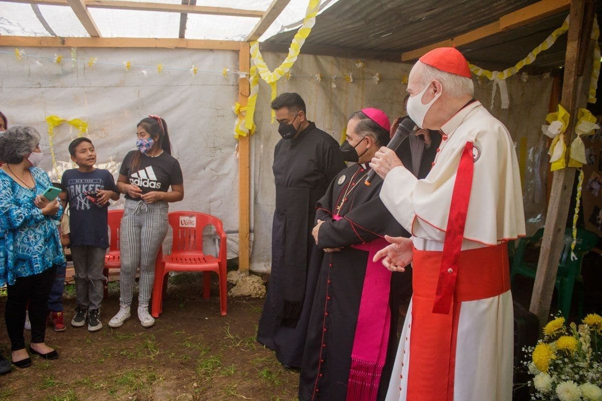 ¡Yo quiero ser sacerdote! Respondió Derek al Cardenal Carlos Aguiar. Foto: Ricardo Cervantes