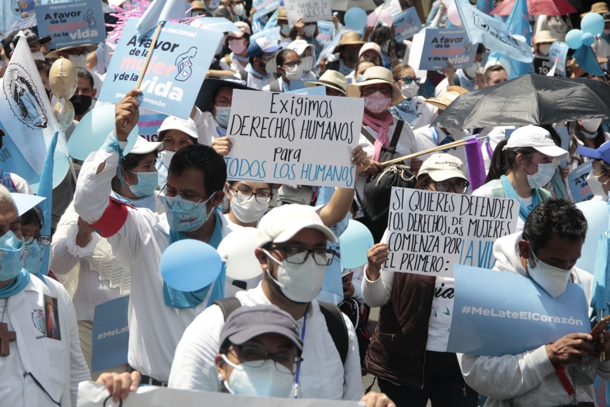 La marcha 'A favor de la mujer y de la vida' se realizó este 3 de octubre. En la foto, la marcha de la CDMX. Foto: Alejandro García/Desde la fe