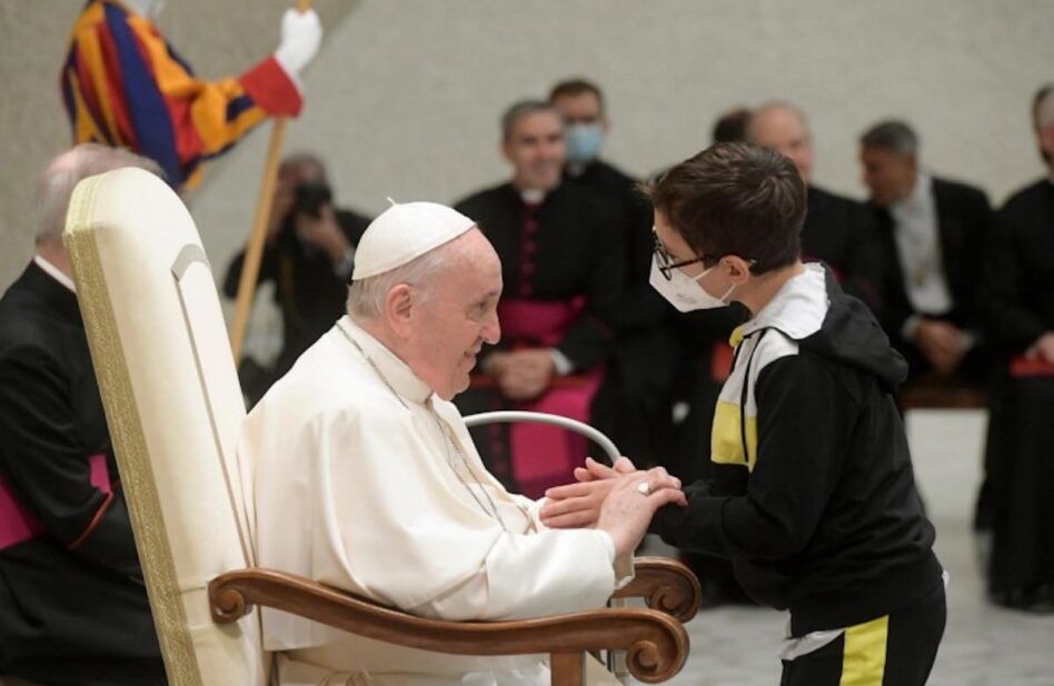 Este niño se 'robó' la audiencia general y el cariño del Papa Francisco