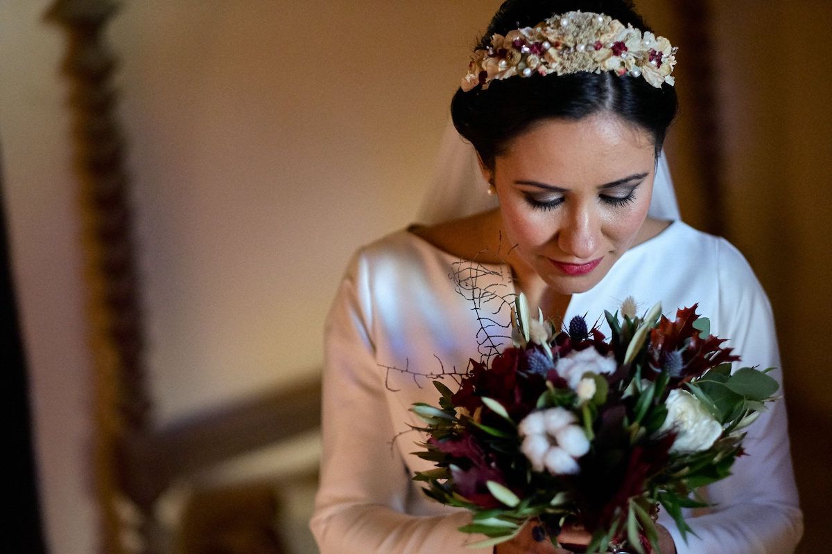 Novia con ramo de flores