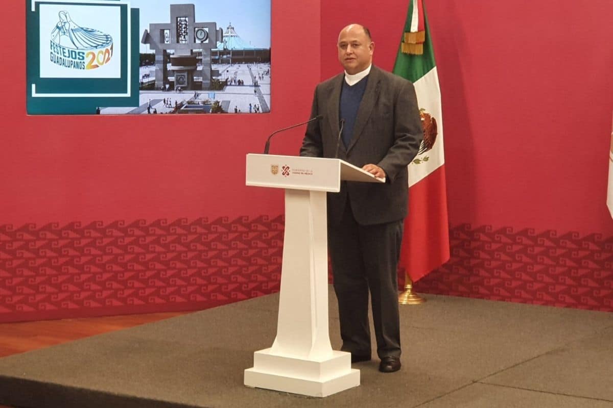 Monseñor Salvador Martínez, en conferencia de prensa.