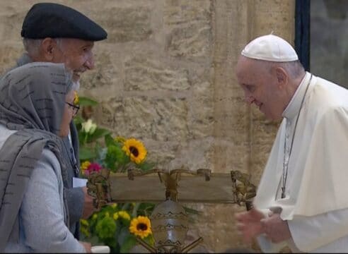 Papa Francisco: Veamos a los pobres, no miremos a otra parte