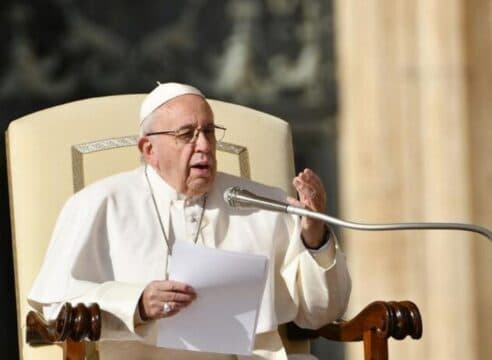 Papa: No seamos miedosos como Herodes, sino valientes como san José