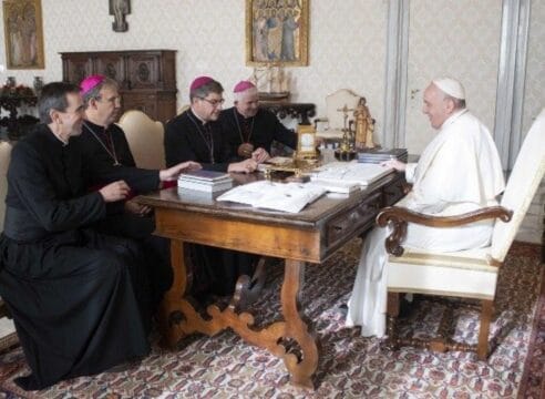 Ante informe sobre abusos, el Papa elogia la actitud de la iglesia francesa