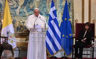 El Papa Francisco llega a Grecia