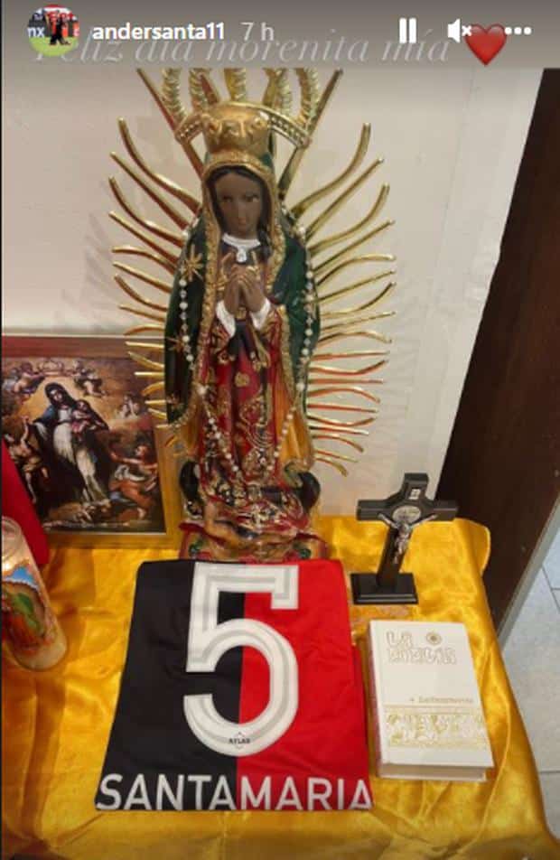 Altar del futbolista peruano Edwin Santamaría